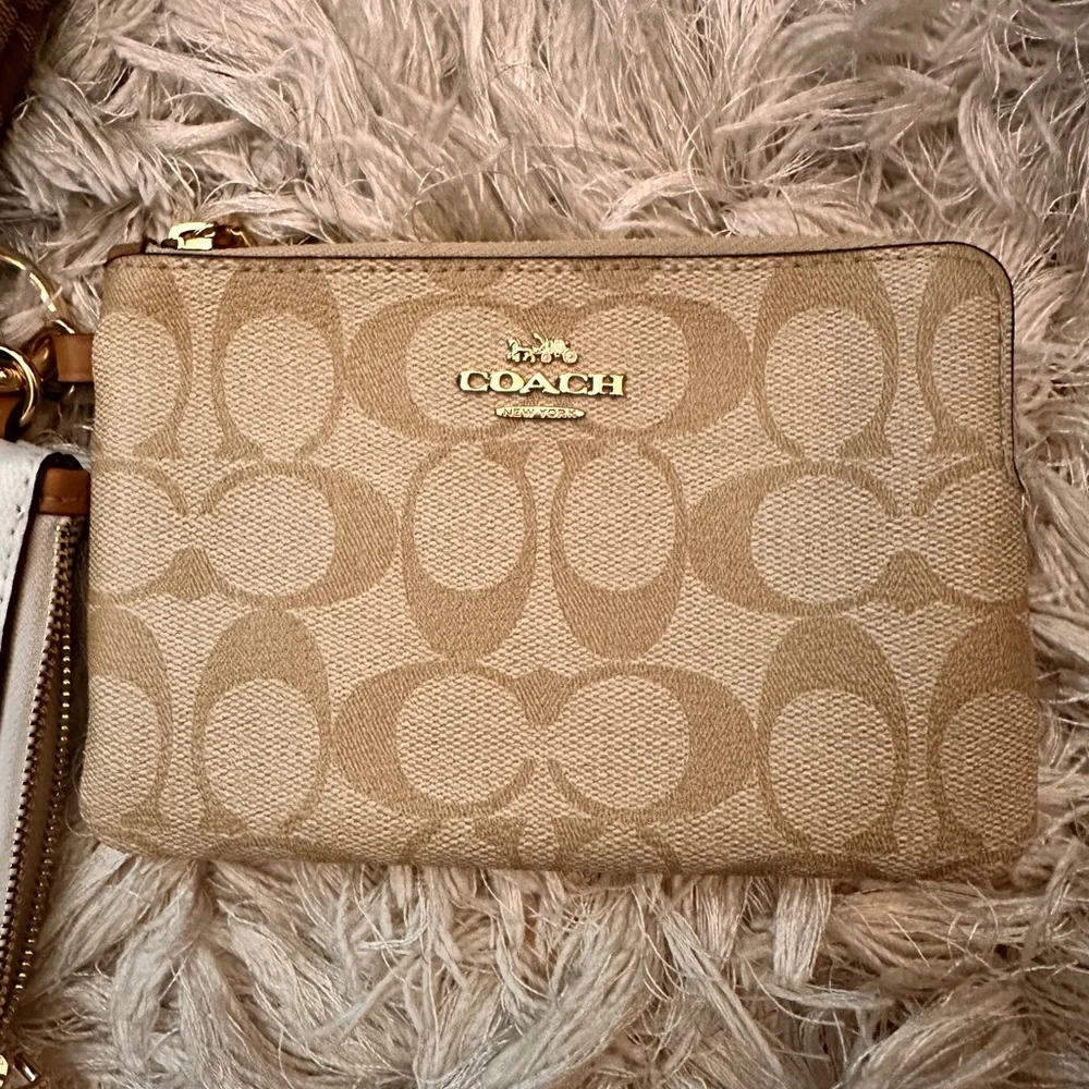 🚨 ENTRYYYY 🚨 3 piece set Coach Clutches w/Signature Monogram - Picture 3 of 16